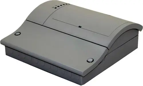 Graue Kunststoffkomponente mit einer abgerundeten Form und einer Klappe, vermutlich Teil eines Solarmoduls, Marke WOLF.